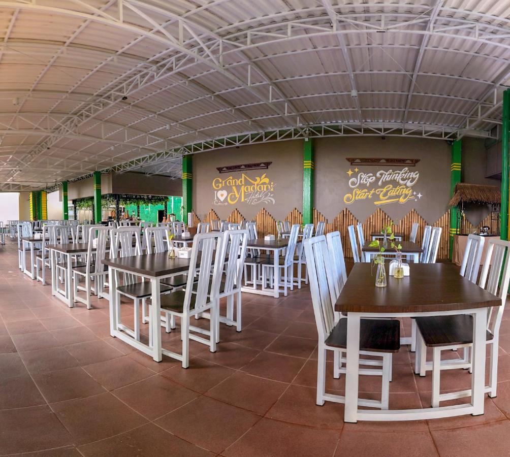 Grand Madani Hotel Mataram Ngoại thất bức ảnh