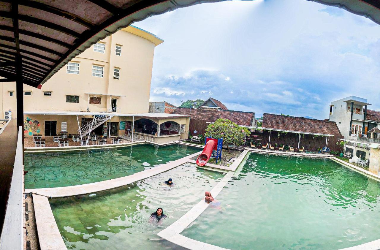 Grand Madani Hotel Mataram Ngoại thất bức ảnh