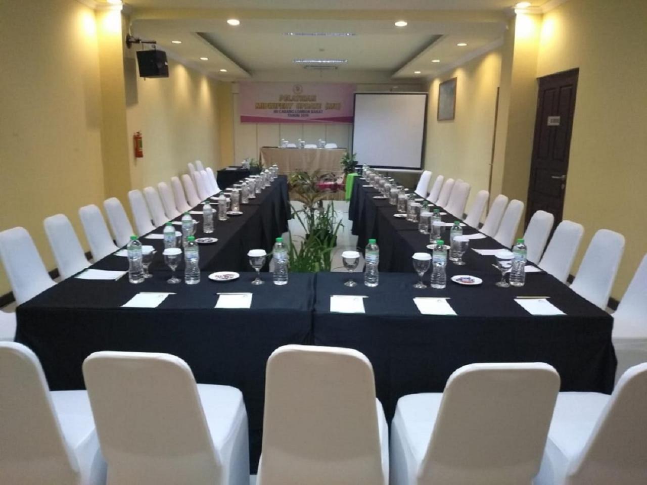 Grand Madani Hotel Mataram Ngoại thất bức ảnh