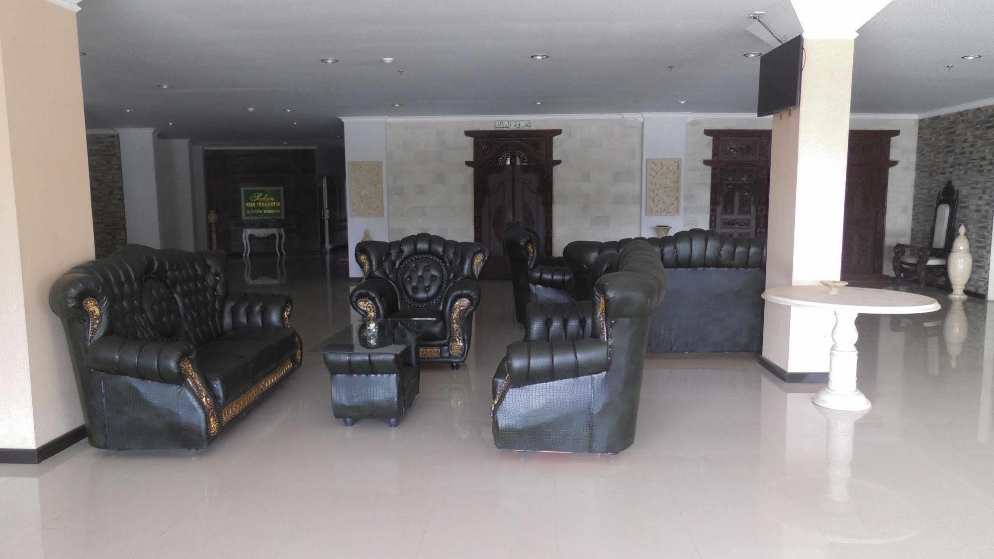 Grand Madani Hotel Mataram Ngoại thất bức ảnh