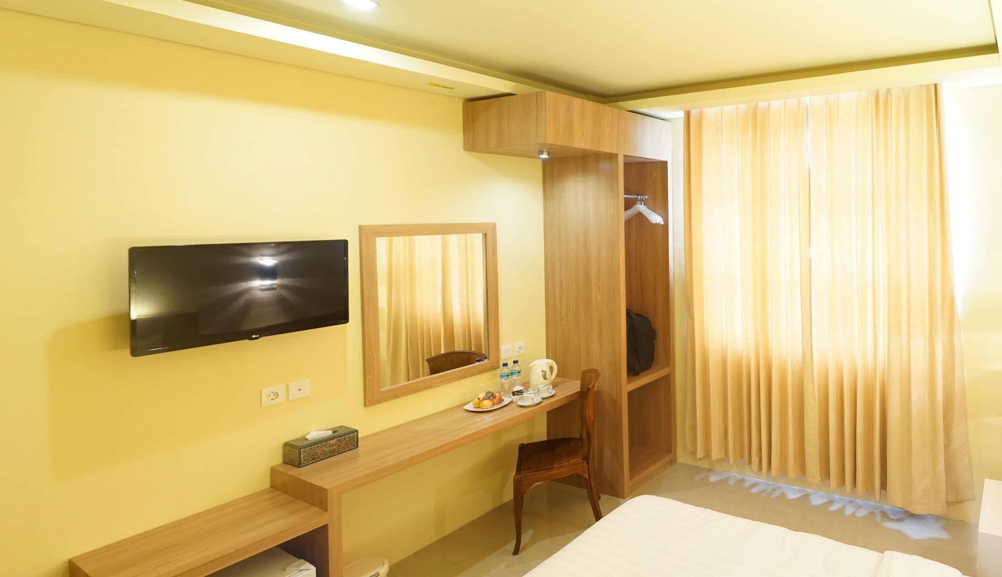 Grand Madani Hotel Mataram Ngoại thất bức ảnh