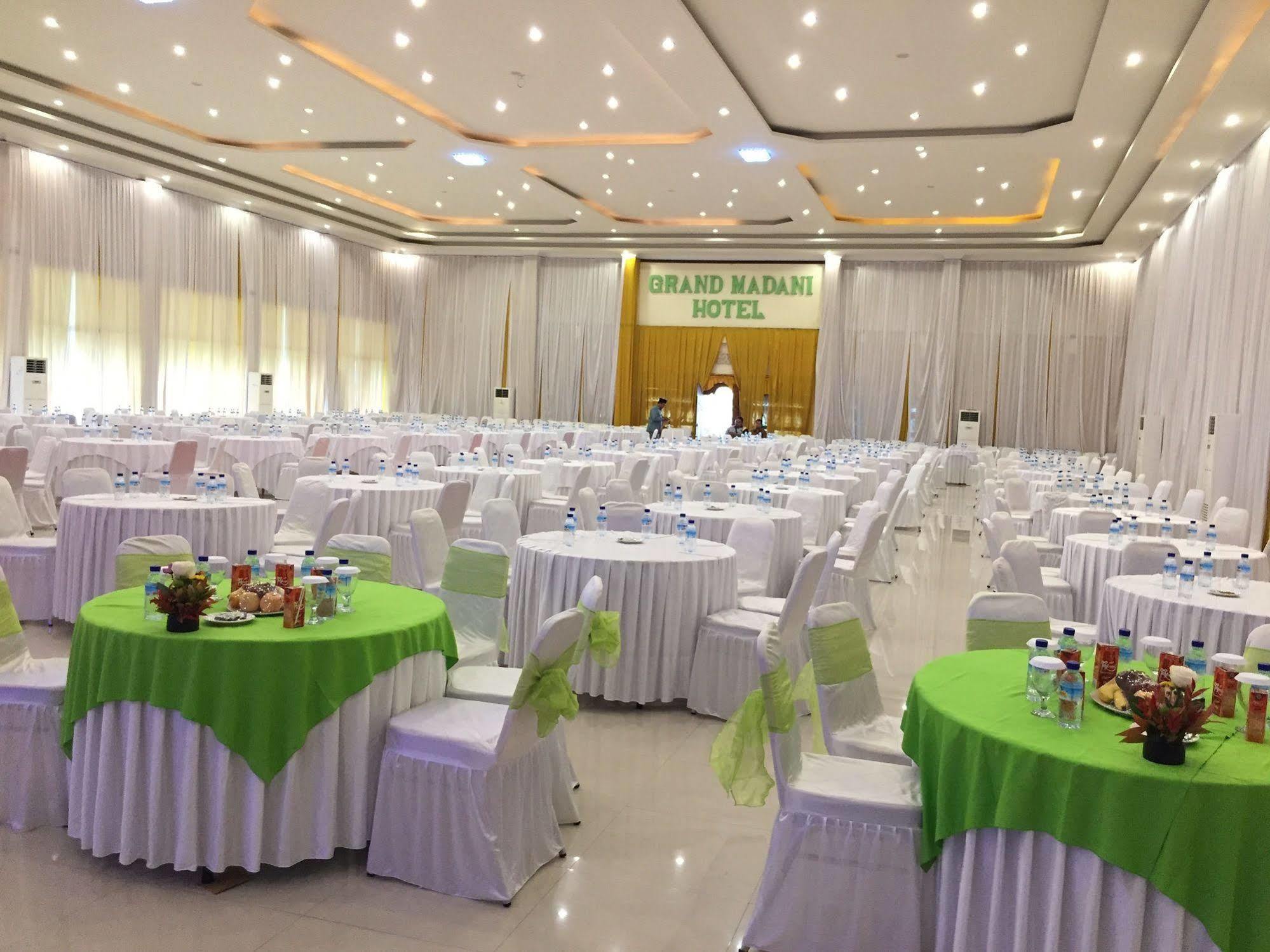Grand Madani Hotel Mataram Ngoại thất bức ảnh