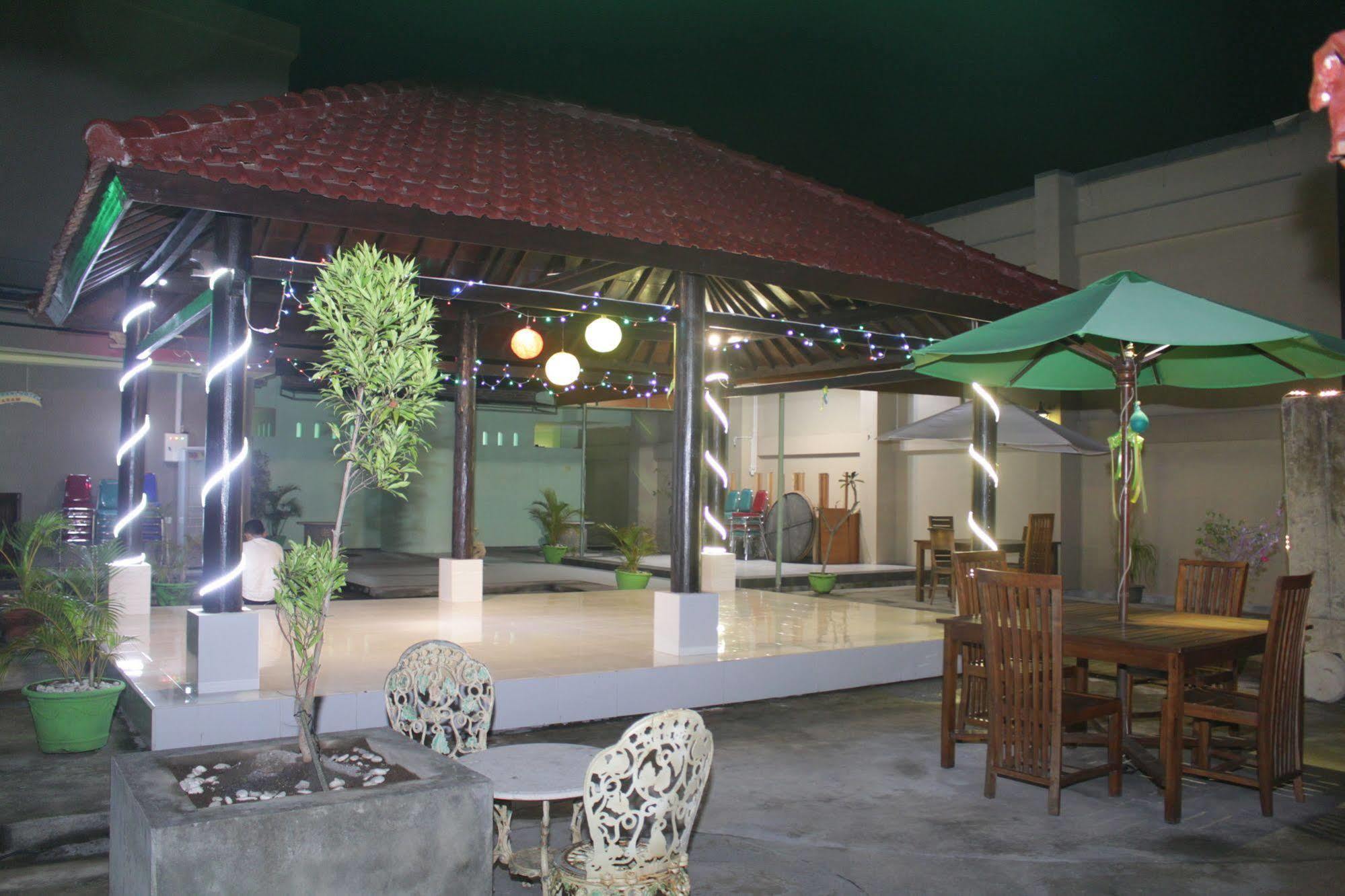 Grand Madani Hotel Mataram Ngoại thất bức ảnh