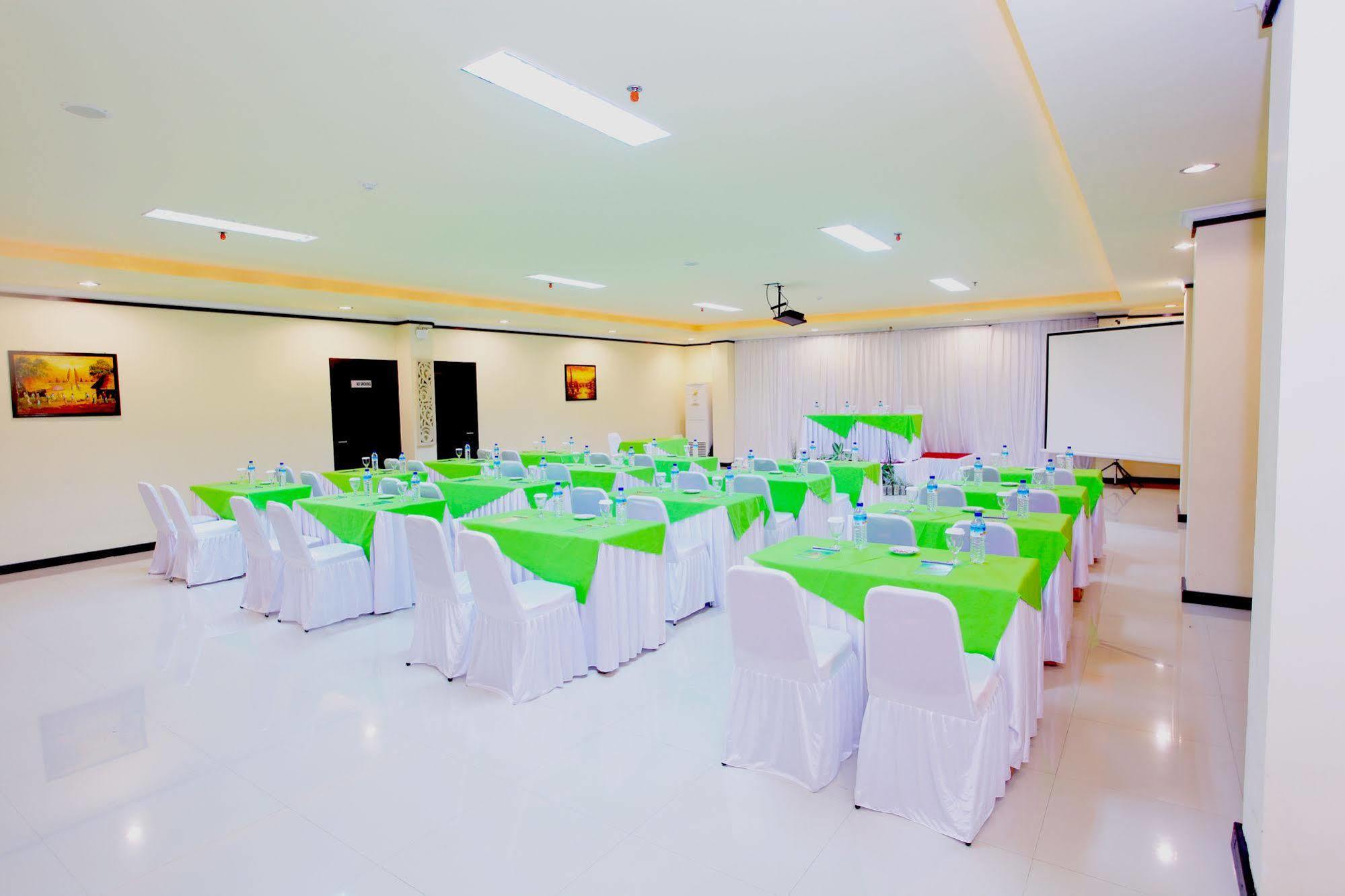 Grand Madani Hotel Mataram Ngoại thất bức ảnh